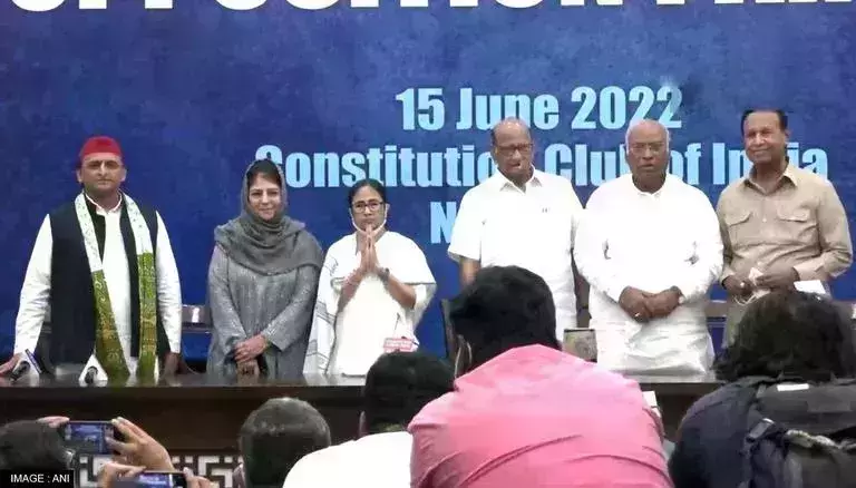 രാഷ്ട്രപതി തിരഞ്ഞെടുപ്പ്: പൊതുസ്ഥാനാര്ഥിയെ മല്സരിപ്പിക്കാന് പ്രതിപക്ഷം രാഷ്ട്രപതി തിരഞ്ഞെടുപ്പ്: പൊതുസ്ഥാനാര്ഥിയെ മല്സരിപ്പിക്കാന് പ്രതിപക്ഷം