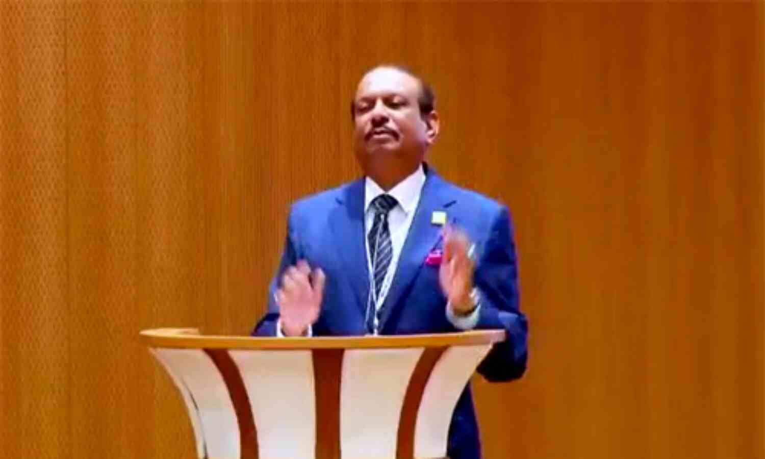 കേരളത്തില് നിയമത്തിന്റെ നൂലാമാലകളില്പെട്ട് പ്രവാസികള് വലയുന്നത് അവസാനിപ്പിക്കാന് നടപടി കേരളത്തില് നിയമത്തിന്റെ നൂലാമാലകളില്പെട്ട് പ്രവാസികള് വലയുന്നത് അവസാനിപ്പിക്കാന് നടപടി
