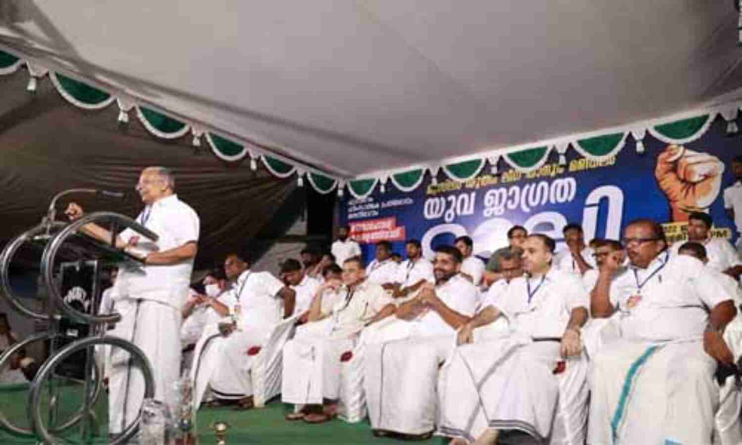 ഫാഷിസം ന്യൂന പക്ഷങ്ങള്ക്ക് മേല് ബുള്ഡോസര് ഉരുട്ടുന്നു: ഇ ടി മുഹമ്മദ് ബഷീര് എംപി ഫാഷിസം ന്യൂന പക്ഷങ്ങള്ക്ക് മേല് ബുള്ഡോസര് ഉരുട്ടുന്നു: ഇ ടി മുഹമ്മദ് ബഷീര് എംപി