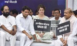 കേന്ദ്രം ഭരിക്കുന്നത് വ്യവസായികളുടെ മാത്രം സര്‍ക്കാര്‍;അഗ്നിപഥ് പ്രക്ഷോഭ വേദിയില്‍ പ്രിയങ്ക