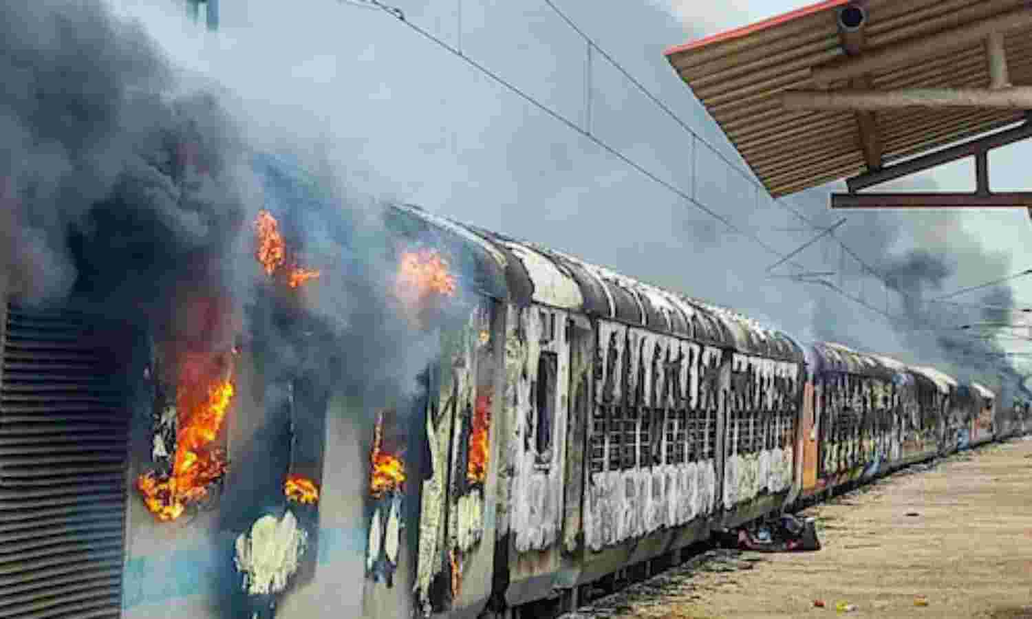 അഗ്നിപഥിനെതിരേ ഭാരത്ബന്ദ്: ഇന്ന് റദ്ദാക്കിയത് 483 ട്രെയിനുകള് അഗ്നിപഥിനെതിരേ ഭാരത്ബന്ദ്: ഇന്ന് റദ്ദാക്കിയത് 483 ട്രെയിനുകള്