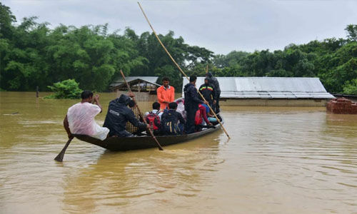 അസം പ്രളയം: 24 മണിക്കൂറിനുള്ളില് 3 കുട്ടികള് ഉള്പ്പടെ 9 മരണം; പ്രളയബാധിതരുടെ എണ്ണം 42 ലക്ഷമായി അസം പ്രളയം: 24 മണിക്കൂറിനുള്ളില് 3 കുട്ടികള് ഉള്പ്പടെ 9 മരണം; പ്രളയബാധിതരുടെ എണ്ണം 42 ലക്ഷമായി