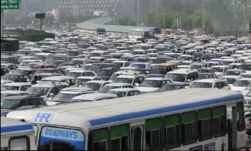 അഗ്നിപഥിനെതിരേ ഭാരത്ബന്ദ്: ഡല്ഹി ഗുഡ്ഗാവ് അതിര്ത്തിയില് വന് ഗതാഗതക്കുരുക്ക് അഗ്നിപഥിനെതിരേ ഭാരത്ബന്ദ്: ഡല്ഹി ഗുഡ്ഗാവ് അതിര്ത്തിയില് വന് ഗതാഗതക്കുരുക്ക്