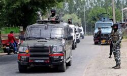 കശ്മീരില്‍ സുരക്ഷാസേനയുമായി ഏറ്റുമുട്ടല്‍ തുടരുന്നു; ഒരു സായുധന്‍ കൂടി കൊല്ലപ്പെട്ടു