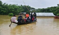 അസം പ്രളയം: 24 മണിക്കൂറിനുള്ളില് 3 കുട്ടികള് ഉള്പ്പടെ 9 മരണം; പ്രളയബാധിതരുടെ എണ്ണം 42 ലക്ഷമായി അസം പ്രളയം: 24 മണിക്കൂറിനുള്ളില് 3 കുട്ടികള് ഉള്പ്പടെ 9 മരണം; പ്രളയബാധിതരുടെ എണ്ണം 42 ലക്ഷമായി