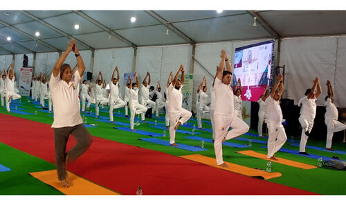 രാജ്യാന്തര യോഗ ദിനം:കേന്ദ്രമന്ത്രി വി കെ സിങിന്റെ നേതൃത്വത്തില്‍ കൊച്ചിയില്‍ മാസ് യോഗ പ്രദര്‍ശനം