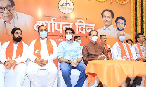 മഹാരാഷ്ട്ര: ഷിന്ഡെക്കൊപ്പം 21 എംഎല്എമാര് മഹാരാഷ്ട്ര: ഷിന്ഡെക്കൊപ്പം 21 എംഎല്എമാര്