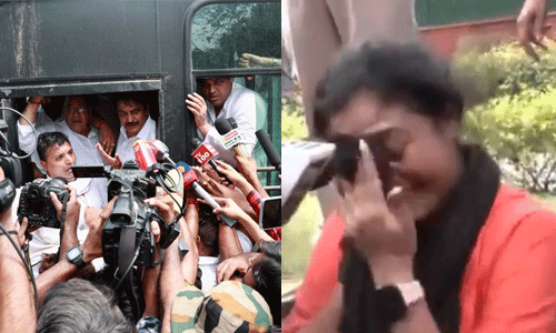 കോണ്ഗ്രസ് മാര്ച്ചില് ഛത്തീസ്ഗഡ് മുഖ്യമന്ത്രിയുള്പ്പടെ നേതാക്കള്ക്ക് മര്ദ്ദനം; പൊട്ടിക്കരഞ്ഞ് അല്ക്ക ലാംബ കോണ്ഗ്രസ് മാര്ച്ചില് ഛത്തീസ്ഗഡ് മുഖ്യമന്ത്രിയുള്പ്പടെ നേതാക്കള്ക്ക് മര്ദ്ദനം; പൊട്ടിക്കരഞ്ഞ് അല്ക്ക ലാംബ