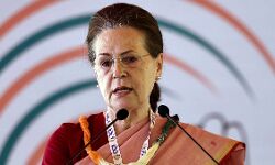 കോണ്‍ഗ്രസിന്റെ അംഗീകാരം റദ്ദാക്കണമെന്ന് ബിജെപി; സോണിയ ഗാന്ധിക്കെതിരേ കമ്മീഷനില്‍ പരാതി