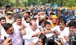 നാഷണല്‍ ഹെറാല്‍ഡ് കേസ്: കേന്ദ്ര ഏജന്‍സികളുടെ അധികാരദുരുപയോഗത്തിനെതിരേ കോണ്‍ഗ്രസ് ആസ്ഥാനത്ത് നേതാക്കളുടെ സത്യാഗ്രഹം