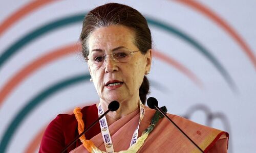 സോണിയാ ഗാന്ധിക്കെതിരേ കേസെടുക്കണമെന്ന ഹരജി തള്ളി സോണിയാ ഗാന്ധിക്കെതിരേ കേസെടുക്കണമെന്ന ഹരജി തള്ളി