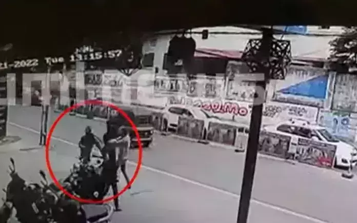പാലക്കാട് യുവാവിനെ മര്ദിച്ച് കൊലപ്പെടുത്തിയ കേസ്: പോലിസുകാരന് അറസ്റ്റില് പാലക്കാട് യുവാവിനെ മര്ദിച്ച് കൊലപ്പെടുത്തിയ കേസ്: പോലിസുകാരന് അറസ്റ്റില്