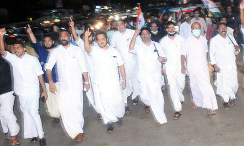 രാഹുല്‍ ഗാന്ധി ഓഫിസ് ആക്രമണം: പ്രതിഷേധവുമായി കോണ്‍ഗ്രസ്