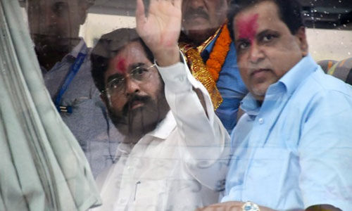 മഹാരാഷ്ട്രപ്രതിസന്ധി: ഗോവയില് വിമതരുടെ യോഗം തുടങ്ങി മഹാരാഷ്ട്രപ്രതിസന്ധി: ഗോവയില് വിമതരുടെ യോഗം തുടങ്ങി