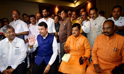 മഹാരാഷ്ട്രയില് ബിജെപിയുടെ സര്ക്കാര് രൂപീകരണ ചര്ച്ച തുടങ്ങി മഹാരാഷ്ട്രയില് ബിജെപിയുടെ സര്ക്കാര് രൂപീകരണ ചര്ച്ച തുടങ്ങി