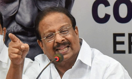 എകെജി സെന്ററിന് നേരെ നടന്ന ആക്രമണം ഇ പി ജയരാജന്റെ തിരക്കഥ: കെ സുധാകരന് എകെജി സെന്ററിന് നേരെ നടന്ന ആക്രമണം ഇ പി ജയരാജന്റെ തിരക്കഥ: കെ സുധാകരന്