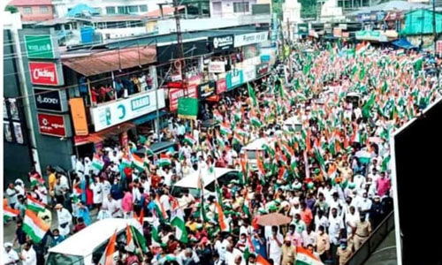 സുല്ത്താന് ബത്തേരിയില് യുഡിഎഫിന്റെ ഉജ്ജ്വലറാലി; രാഹുല്ഗാന്ധി എംപി നേതൃത്വം നല്കി സുല്ത്താന് ബത്തേരിയില് യുഡിഎഫിന്റെ ഉജ്ജ്വലറാലി; രാഹുല്ഗാന്ധി എംപി നേതൃത്വം നല്കി