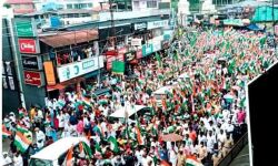 സുല്ത്താന് ബത്തേരിയില് യുഡിഎഫിന്റെ ഉജ്ജ്വലറാലി; രാഹുല്ഗാന്ധി എംപി നേതൃത്വം നല്കി സുല്ത്താന് ബത്തേരിയില് യുഡിഎഫിന്റെ ഉജ്ജ്വലറാലി; രാഹുല്ഗാന്ധി എംപി നേതൃത്വം നല്കി