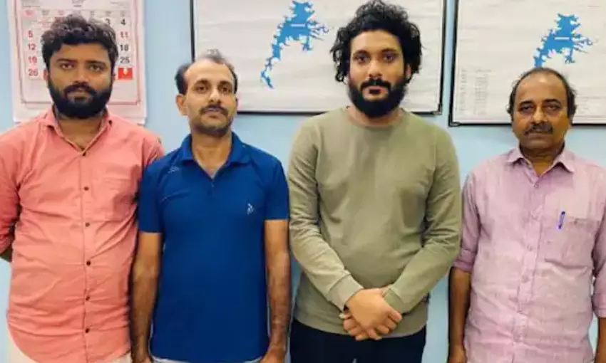 സുഹൃത്ത് സ്വര്ണം തട്ടിയെടുത്തെന്നാരോപിച്ച് യുവാവിനെ തട്ടിക്കൊണ്ട് പോയി മര്ദ്ദനം; നാലംഗ സംഘം പിടിയില് സുഹൃത്ത് സ്വര്ണം തട്ടിയെടുത്തെന്നാരോപിച്ച് യുവാവിനെ തട്ടിക്കൊണ്ട് പോയി മര്ദ്ദനം; നാലംഗ സംഘം പിടിയില്