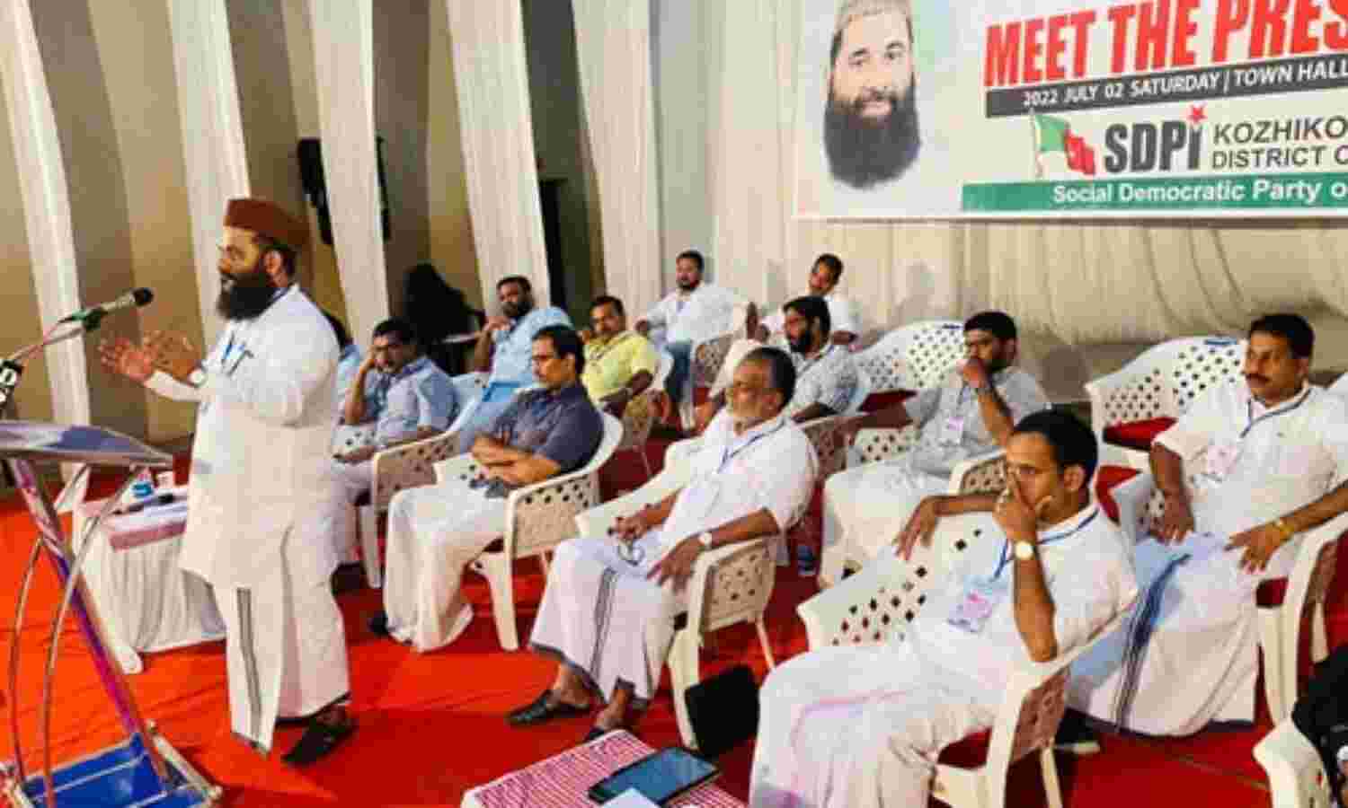 രാഷ്ട്രീയ പാര്ട്ടികള് രാജ്യത്തിന്റെ അടിസ്ഥാനപ്രശ്നങ്ങള് ഏറ്റെടുക്കണം: മൂവാറ്റുപുഴ അഷ്റഫ് മൗലവി രാഷ്ട്രീയ പാര്ട്ടികള് രാജ്യത്തിന്റെ അടിസ്ഥാനപ്രശ്നങ്ങള് ഏറ്റെടുക്കണം: മൂവാറ്റുപുഴ അഷ്റഫ് മൗലവി