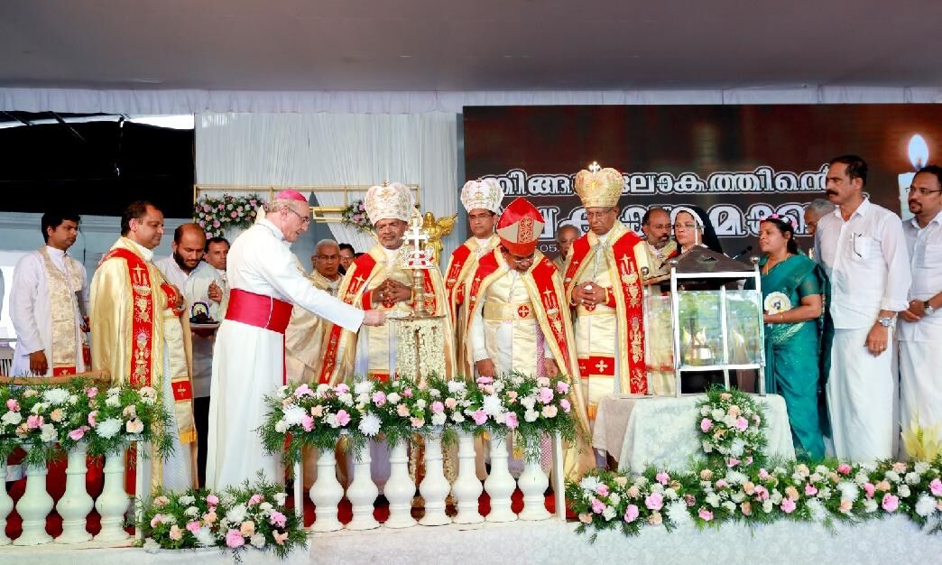 തീരദേശത്തെ ജനസാഗരമാക്കി മാര്തോമാ രക്തസാക്ഷിത്വ ജൂബിലി തീര്ത്ഥാടനം തീരദേശത്തെ ജനസാഗരമാക്കി മാര്തോമാ രക്തസാക്ഷിത്വ ജൂബിലി തീര്ത്ഥാടനം