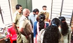 കെട്ടിടനികുതി ഇനത്തില് അടച്ച പണം തട്ടിയ വിഴിഞ്ഞം വില്ലേജ് ഓഫിസറെ റിമാന്ഡ് ചെയ്തു കെട്ടിടനികുതി ഇനത്തില് അടച്ച പണം തട്ടിയ വിഴിഞ്ഞം വില്ലേജ് ഓഫിസറെ റിമാന്ഡ് ചെയ്തു