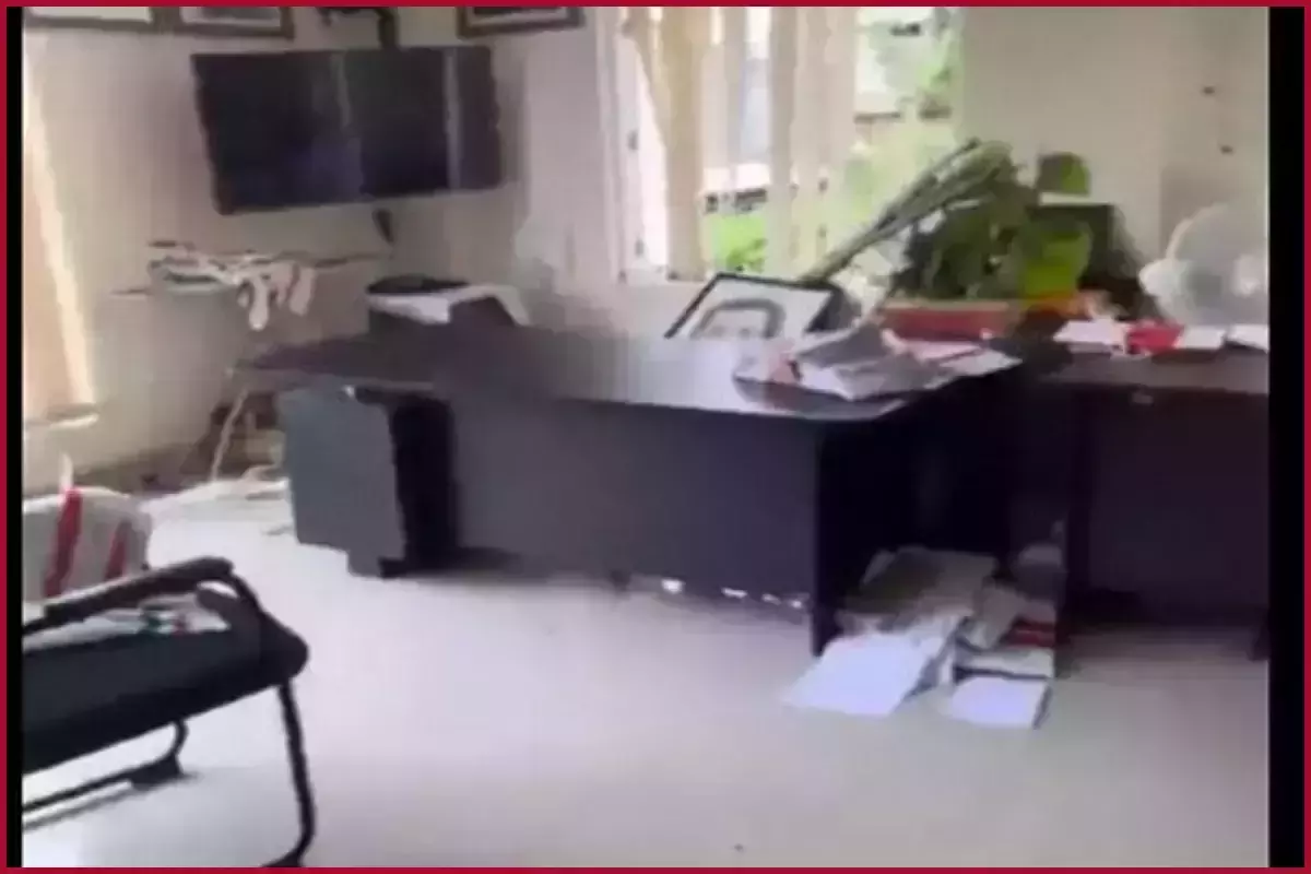 രാഹുല് ഗാന്ധിയുടെ ഓഫിസ് അടിച്ചുതകര്ത്ത സംഭവം; എസ്എഫ്ഐ വയനാട് ജില്ലാ കമ്മിറ്റി പിരിച്ചുവിട്ടു രാഹുല് ഗാന്ധിയുടെ ഓഫിസ് അടിച്ചുതകര്ത്ത സംഭവം; എസ്എഫ്ഐ വയനാട് ജില്ലാ കമ്മിറ്റി പിരിച്ചുവിട്ടു