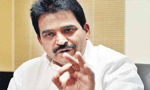 മുഖ്യമന്ത്രിയുടെ കഥക്ക് പോലിസിന്റെ തിരക്കഥ,അക്രമത്തിന് പിന്നില് രാഹുല് ഗാന്ധിയാണെന്ന് പറയാത്തത് മഹാഭാഗ്യം;പോലിസ് റിപോര്ട്ടിനെതിരേ കെ സി വേണുഗോപാല് മുഖ്യമന്ത്രിയുടെ കഥക്ക് പോലിസിന്റെ തിരക്കഥ,അക്രമത്തിന് പിന്നില് രാഹുല് ഗാന്ധിയാണെന്ന് പറയാത്തത് മഹാഭാഗ്യം;പോലിസ് റിപോര്ട്ടിനെതിരേ കെ സി വേണുഗോപാല്