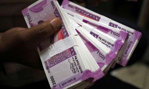 വളാഞ്ചേരിയില്‍ കുഴല്‍പ്പണവേട്ട; 71.5 ലക്ഷം പിടികൂടി