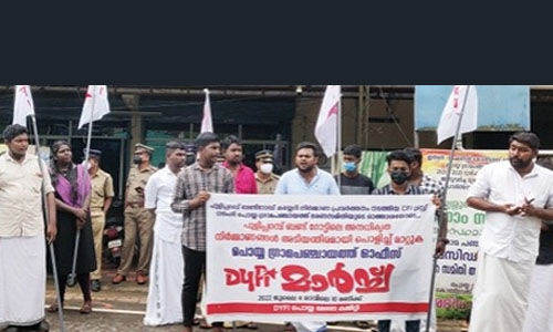 ബണ്ട് റോഡ് കയ്യേറ്റത്തിനെതിരേ നടപടിയെടുക്കണം; മാള ഗ്രാമപഞ്ചായത്ത് ഓഫിസിലേക്ക് മാര്ച്ച് നടത്തി ബണ്ട് റോഡ് കയ്യേറ്റത്തിനെതിരേ നടപടിയെടുക്കണം; മാള ഗ്രാമപഞ്ചായത്ത് ഓഫിസിലേക്ക് മാര്ച്ച് നടത്തി