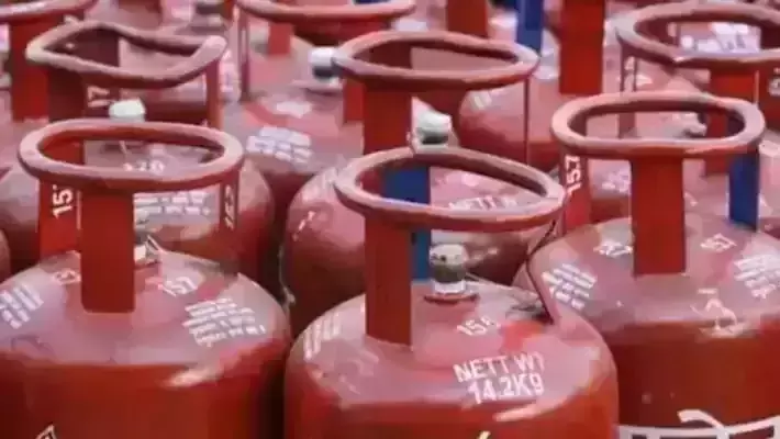 പാചക വാതക വില വീണ്ടും കൂട്ടി: ഗാര്ഹിക സിലിണ്ടറിന് കൂട്ടിയത് 50 രൂപ പാചക വാതക വില വീണ്ടും കൂട്ടി: ഗാര്ഹിക സിലിണ്ടറിന് കൂട്ടിയത് 50 രൂപ