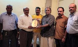 അക്ബര്‍ പൊന്നാനിക്ക് പത്തനംതിട്ട ജില്ലാസംഗമം യാത്രയയപ്പു നല്‍കി