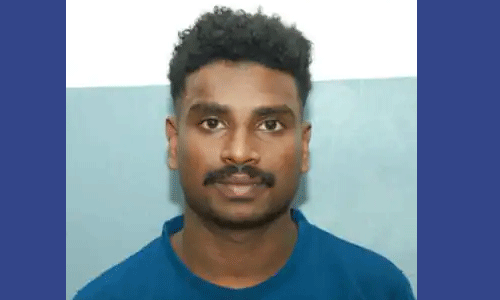 പ്രണയം നിരസിച്ചതിന് പെണ്കുട്ടിയെ കുത്തിക്കൊലപ്പെടുത്താന് ശ്രമം: യുവാവ് പിടിയില് പ്രണയം നിരസിച്ചതിന് പെണ്കുട്ടിയെ കുത്തിക്കൊലപ്പെടുത്താന് ശ്രമം: യുവാവ് പിടിയില്