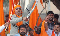 ഹിന്ദുക്കള്‍ ജിഹാദിസ്റ്റ് ശക്തികളുടെ ഭീഷണിയില്‍; ഹെല്‍പ്പ് ലൈന്‍ നമ്പറുകള്‍ പുറത്തിറക്കി വിഎച്ച്പിയും ബജ്‌റംഗ്ദളും