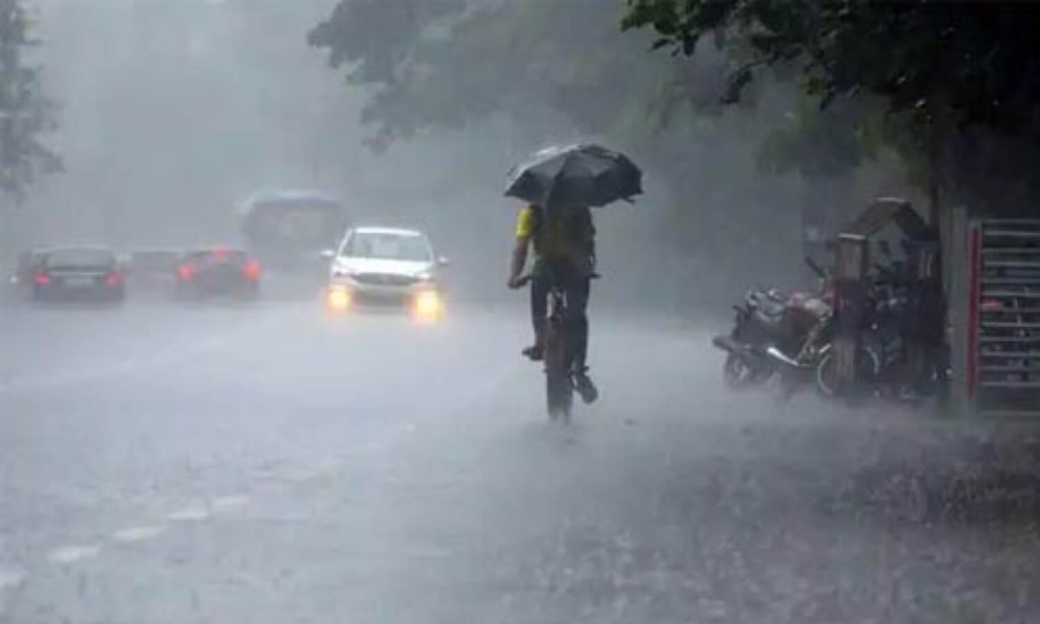 കേരളത്തില് ഇന്നും കനത്ത മഴ തുടരും; 11 ജില്ലകളില് യെല്ലോ അലര്ട്ട്, കടലാക്രമണത്തിനും ഉയര്ന്ന തിരമാലയ്ക്കും സാധ്യത കേരളത്തില് ഇന്നും കനത്ത മഴ തുടരും; 11 ജില്ലകളില് യെല്ലോ അലര്ട്ട്, കടലാക്രമണത്തിനും ഉയര്ന്ന തിരമാലയ്ക്കും സാധ്യത