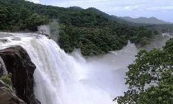 അടങ്ങാതെ മഴ; കോഴിക്കോട് വിനോദസഞ്ചാര കേന്ദ്രങ്ങള് അടച്ചു അടങ്ങാതെ മഴ; കോഴിക്കോട് വിനോദസഞ്ചാര കേന്ദ്രങ്ങള് അടച്ചു