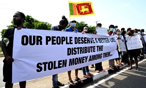 ശ്രീലങ്കയില്‍ നിന്ന് അഭയാര്‍ത്ഥി പ്രവാഹമുണ്ടാകും; കേരളത്തിനും തമിഴ്‌നാടിനും മുന്നറിയിപ്പ്