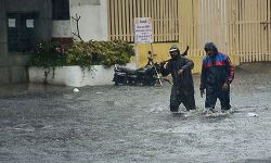 രാജ്യത്ത് കനത്ത മഴ: മഹാരാഷ്ട്രയിലും തെലങ്കാനയിലും പല പ്രദേശങ്ങളും വെള്ളത്തില്‍മുങ്ങി