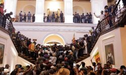 പ്രസിഡന്റിന്റെ ഔദ്യോഗികവസതി പിടിച്ചെടുക്കല്‍ ആഘോഷമാക്കി പ്രതിഷേധക്കാര്‍(ചിത്രങ്ങള്‍, വീഡിയോ)