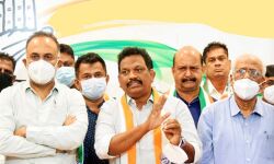 ഗോവയില് നാടകീയ നീക്കങ്ങള്, പ്രതിപക്ഷ നേതാവ് മുഖ്യമന്ത്രിയുടെ വസതിയില് ഗോവയില് നാടകീയ നീക്കങ്ങള്, പ്രതിപക്ഷ നേതാവ് മുഖ്യമന്ത്രിയുടെ വസതിയില്