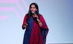 വിവാദ യൂട്യൂബ് വീഡിയോയിൽ ശ്രീലേഖ ഐപിഎസിനെതിരേ പോലിസിന് പരാതി