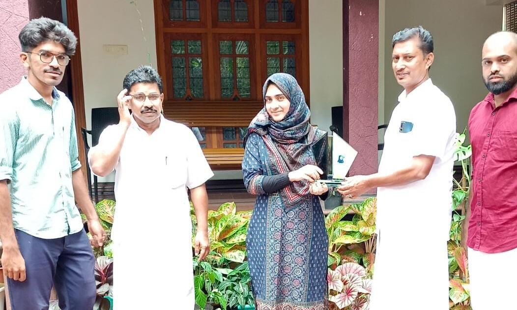 ഡോ. ഷിറിൻ മൂസകുട്ടിയെ എസ്ഡിപിഐ ആദരിച്ചു ഡോ. ഷിറിൻ മൂസകുട്ടിയെ എസ്ഡിപിഐ ആദരിച്ചു