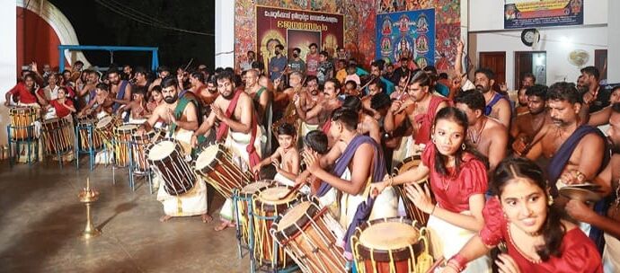 കുട്ടികൾ പഞ്ചാരിയിൽ അരങ്ങ് തകര്ത്ത് കൈയടക്കിയത് കാഴ്ചക്കാരിൽ കൗതുകമുണർത്തി കുട്ടികൾ പഞ്ചാരിയിൽ അരങ്ങ് തകര്ത്ത് കൈയടക്കിയത് കാഴ്ചക്കാരിൽ കൗതുകമുണർത്തി