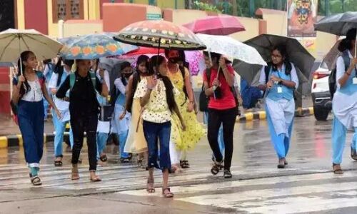 കനത്ത മഴ: ദേവികളും താലൂക്കിലെ വിദ്യാഭ്യാസ സ്ഥാപനങ്ങള്‍ക്ക് നാളെ അവധി