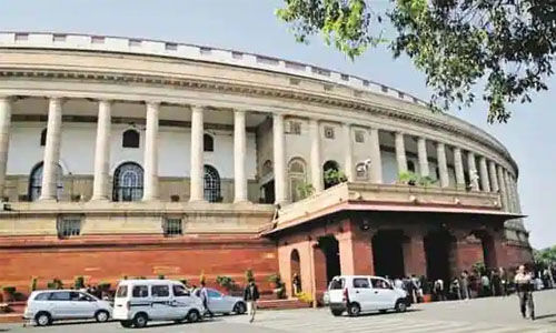 പാര്ലമെന്റില് പ്ലക്കാര്ഡ് ഉയര്ത്തി പ്രതിഷേധിക്കുന്നതിനും വിലക്ക് പാര്ലമെന്റില് പ്ലക്കാര്ഡ് ഉയര്ത്തി പ്രതിഷേധിക്കുന്നതിനും വിലക്ക്