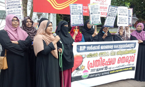 പാചക വാതക വില വര്ധനവ്; വിമന് ഇന്ത്യ മൂവ്മെന്റ് പ്രതിഷേധ തെരുവ് സംഘടിപ്പിച്ചു പാചക വാതക വില വര്ധനവ്; വിമന് ഇന്ത്യ മൂവ്മെന്റ് പ്രതിഷേധ തെരുവ് സംഘടിപ്പിച്ചു