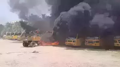 അധ്യാപകരുടെ പേരെഴുതിവച്ച് വിദ്യാര്ഥിനി ജീവനൊടുക്കി; കള്ളാക്കുറിച്ചിയില് വന് സംഘര്ഷം, നിരവധി വാഹനങ്ങള് കത്തിച്ചു (വീഡിയോ) അധ്യാപകരുടെ പേരെഴുതിവച്ച് വിദ്യാര്ഥിനി ജീവനൊടുക്കി; കള്ളാക്കുറിച്ചിയില് വന് സംഘര്ഷം, നിരവധി വാഹനങ്ങള് കത്തിച്ചു (വീഡിയോ)