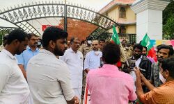 വിദ്യാര്‍ത്ഥിനികളുടെ അടിവസ്ത്രം അഴിപ്പിച്ച സംഭവം: കൊല്ലം ആയൂര്‍ മാര്‍ത്തോമാ കോളജിലേക്ക് എസ്ഡിപിഐ പ്രതിഷേധ മാര്‍ച്ച്