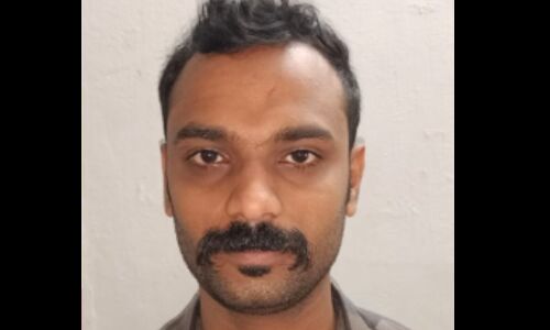 50 ലക്ഷം രൂപയുടെ കുഴല്പ്പണ കവര്ച്ച കേസിലെ മുഖ്യപ്രതി കീഴടങ്ങി 50 ലക്ഷം രൂപയുടെ കുഴല്പ്പണ കവര്ച്ച കേസിലെ മുഖ്യപ്രതി കീഴടങ്ങി