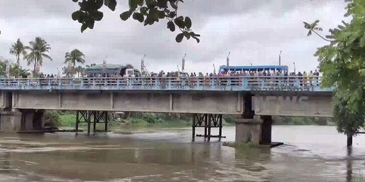 പ്രണയ നൈരാശ്യം; കരുവന്നൂരില് പ്ലസ്ടു വിദ്യാര്ഥി പാലത്തില്നിന്ന് പുഴയില് ചാടി പ്രണയ നൈരാശ്യം; കരുവന്നൂരില് പ്ലസ്ടു വിദ്യാര്ഥി പാലത്തില്നിന്ന് പുഴയില് ചാടി